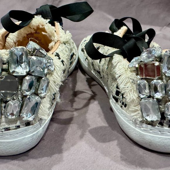 ZARA DECORATIVE SNEAKER, BLK RIBBON LACES, RHINESTONES ON HEEL (35) - Picture 2 of 6